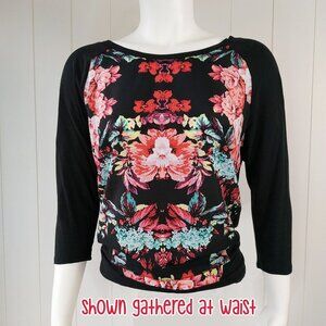 A.n.a. A New Approach Floral Top size Small S Black with Floral Print Raglan EUC